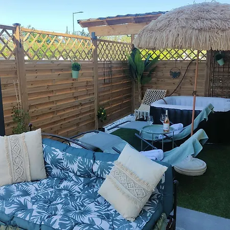 Le De Chloe En Provence * Fourques (Gard)